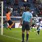 Liga Europa faz experiência com cinco árbitros por partida no torneio Liga Europa faz experiência com cinco árbitros por partida no torneio