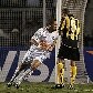 Danilo, do Santos, comemora o segundo gol do Santos sobre o Peñarol, na final da Libertadores