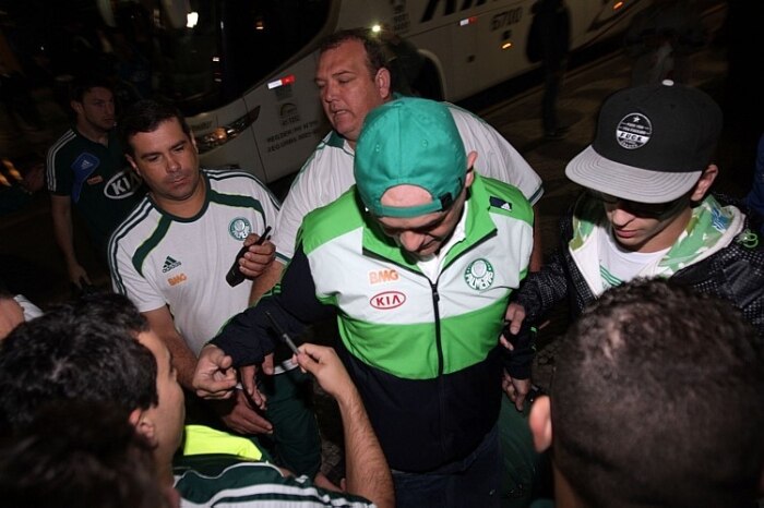 Enquanto o Palmeiras desembarca em Curitiba, estádio recebe os últimos preparativos para a decisão