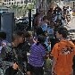 Polícia apreende cerca de uma tonelada de sardinha em Niterói e distribui na Rocinha Polícia apreende cerca de uma tonelada de sardinha em Niterói e distribui na Rocinha