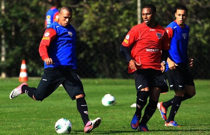 Sem Leão, Milton Cruz comanda primeiro treino no São Paulo