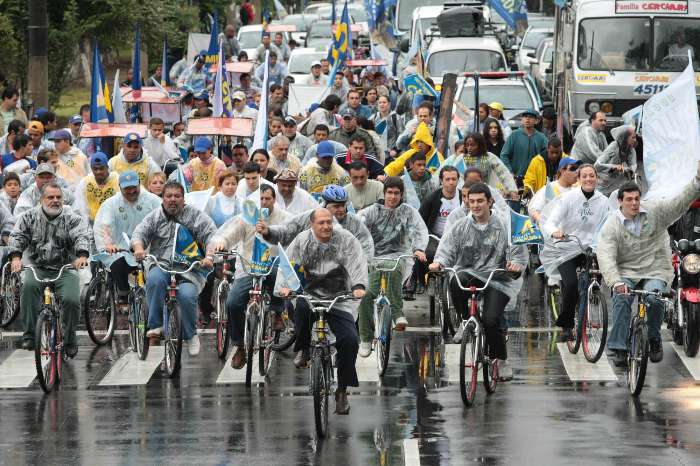 Candidato do PSDB à Prefeitura de SP durante passeio ciclístico pela zona norte da cidade