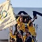 O prefeito do Rio de Janeiro, Eduardo Paes, volta de Londres com a bandeira olímpica