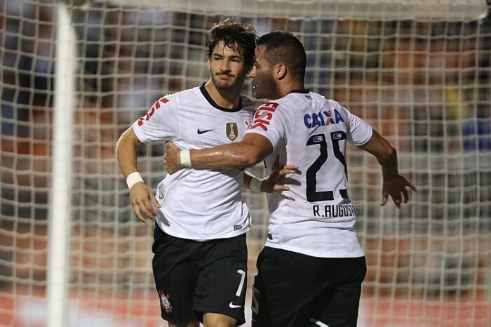 Corinthians joga com casa cheia pela primeira vez na competição e bate o Tijuana