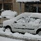 Carrro coberto pela neve após a maior nevasca dos últimos 49 anos, em Lyon,  França. 01/12/2010