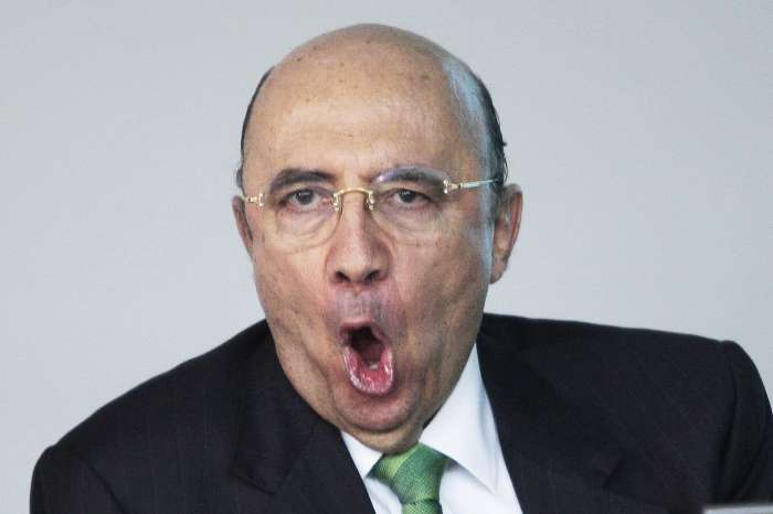 Presidente do Banco Central faz caras e bocas durante depoimento na CPI da Dívida Pública