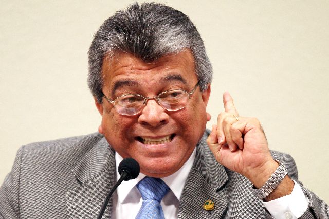 Almeida Lima faz leitura de voto no Conselho de Ética