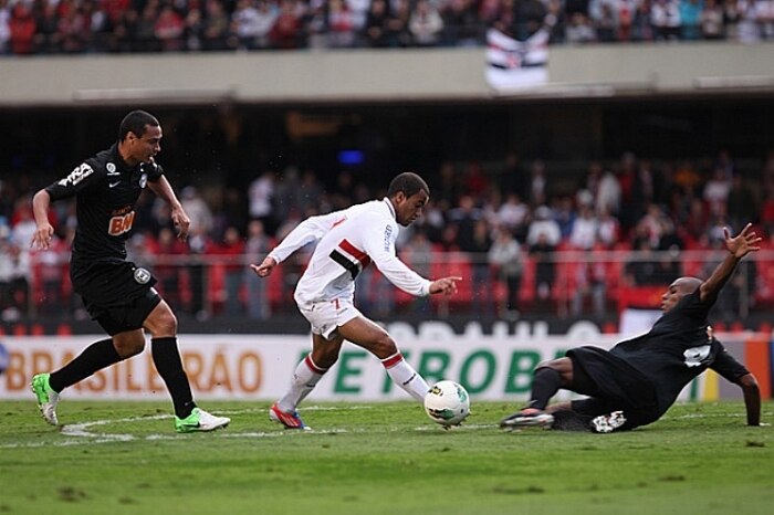 São Paulo derrota o Coritiba por 3 a 1 na despedida de Milton Cruz