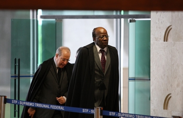 Joaquim Barbosa assume a presidência do STF