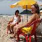 Sueli Carizio e sua filha Bethanya, eleitoras de José Serra passam o feriado na praia do Tombo 