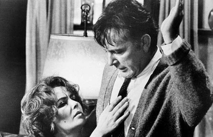 Elizabeth Taylor contracena com Richard Burton em 