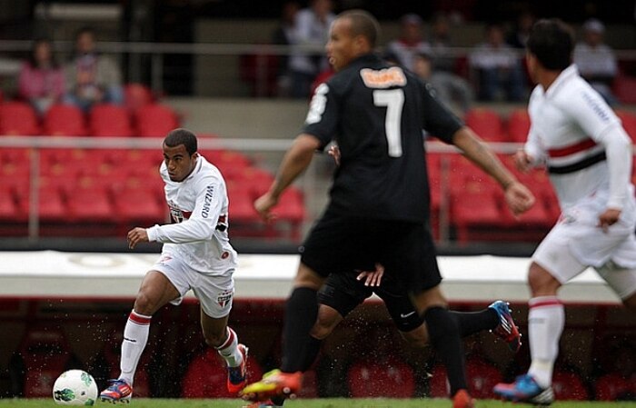 São Paulo derrota o Coritiba por 3 a 1 na despedida de Milton Cruz