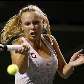 Wozniacki rebate a bola durante vitória sobre Jie Zheng por 2 sets a 0 no WTA de Indian Wells Wozniacki rebate a bola durante vitória sobre Jie Zheng por 2 sets a 0 no WTA de Indian Wells