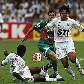 Kleber Pereira e Roberto Brum tentar segurar bola contra a Lusa Kleber Pereira e Roberto Brum tentar segurar bola contra a Lusa