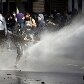 Estudantes e policiais entram em choque no Chile; cem mil saem às ruas de Santiago para protestar 