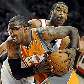 Amare Stoudemire, do Phoenix Suns, passa por Marcus Camby, do Portland Trail Blazers, na NBA Amare Stoudemire, do Phoenix Suns, passa por Marcus Camby, do Portland Trail Blazers, na NBA