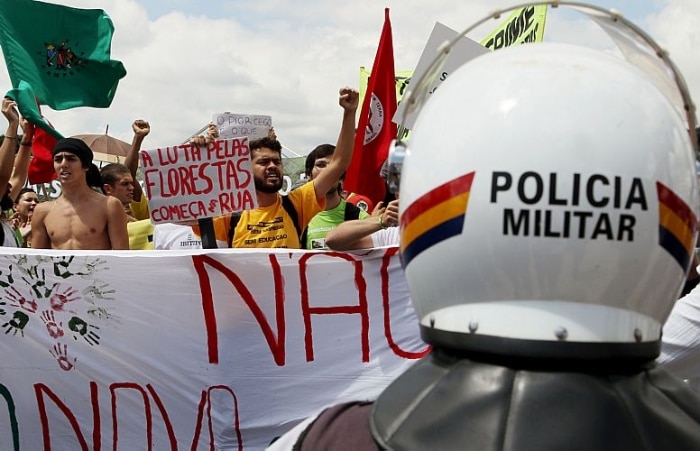 Manifestantes fazem protesto contra reformulação do Código Florestal