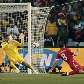 O terceiro gol alemão, marcado por Thomas Mueller, que surpreendeu o goleiro inglês David James