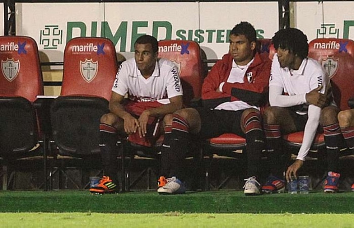 São Paulo perde para a Portuguesa por 1 a 0 e se afunda em crise