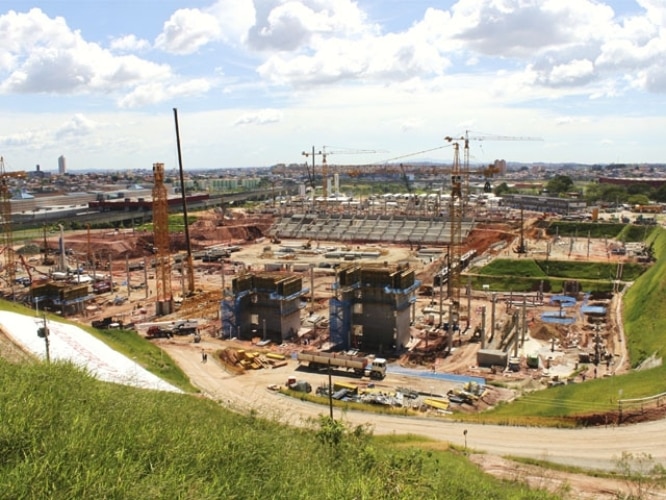 Estádio do Corinthians, que receberá a abertura da Copa, completa um ano de obras