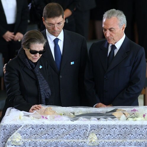 Dona Marisa Gomes da Silva se despede de seu esposo, José Alencar