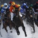 Esportes - Jóqueis disputam competição no 'Turfe Branco', tradicional corrida de cavalos da Suíça - Foto: Christian Hartmann/Reuters