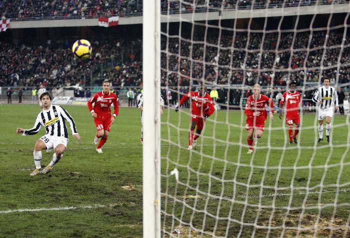 Diego erra cobrança de pênalti e Juventus perde no Campeonato Italiano