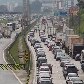 Motoristas enfrentam congestionamento nas estradas 