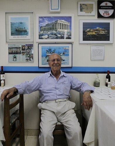 De garçom a dono de restaurante: seu Trasso chegou ao Brasil sem falar português