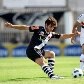 Juninho Pernambucano, do Vasco, tenta fazer lançamento, marcado por Carlinhos Paraíba, do São Paulo Juninho Pernambucano, do Vasco, tenta fazer lançamento, marcado por Carlinhos Paraíba, do São Paulo