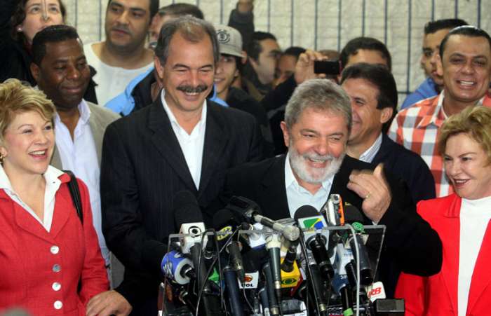 Lula em São Bernardo junto com a mulher e os candidatos Mercadante, Marta e Netinho