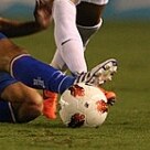 Esportes - Neymar esteve novamente muito bem marcado e pouco produziu no ataque santista - Foto: Alex Silva/AE