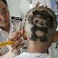 Chinês corta o cabelo em homenagem a Fuha Chinês corta o cabelo em homenagem a Fuha