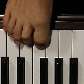 Pianista que toca com os pés faz sucesso na China; músico teve os braços amputados aos 10 anos Pianista que toca com os pés faz sucesso na China; músico teve os braços amputados aos 10 anos