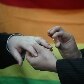 A tradicional troca de alianças entre os noivos