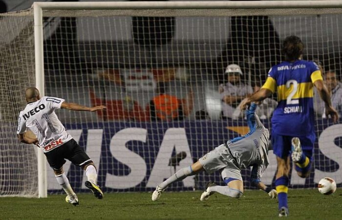 Os lances de uma partida histórica: Corinthians campeão invicto da Libertadores