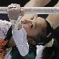 Chinesa Huang Qiushuang se segura nas traves como pode Chinesa Huang Qiushuang se segura nas traves como pode