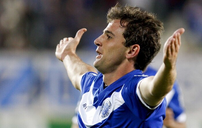 Montillo comemora o primeiro gol do Cruzeiro sobre o Grêmio