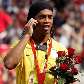 Ronaldinho fala ao celular no pódio Ronaldinho fala ao celular no pódio
