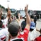 Ônibus do Corinthians chega para jogo contra o São Paulo na Arena Barueri