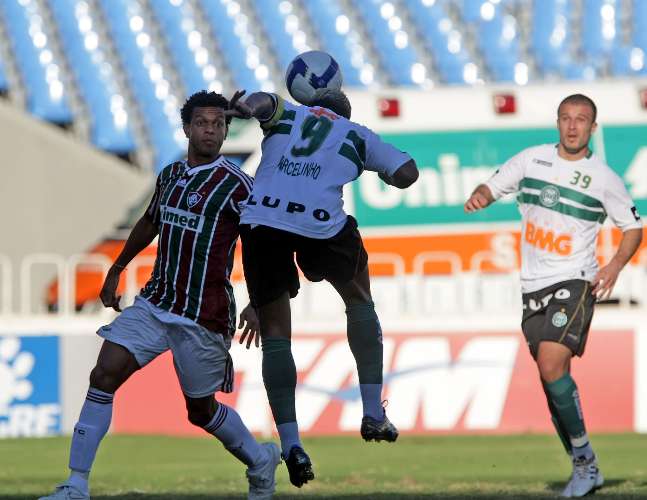 Marcelinho Paraíba faz gol em Fluminense 1 x 3 Coritiba no Maracanã