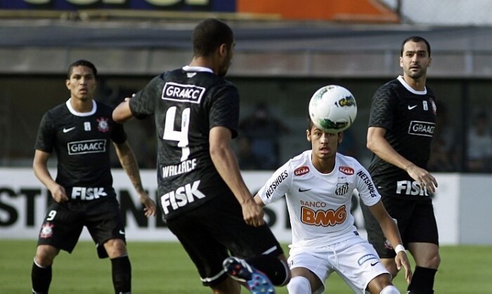 Santos recebe Corinthians dois meses após semifinal da Libertadores