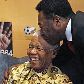 Pelé cumprimenta Nelson Mandela, que será homenageado em partida beneficente na Cidade do Cabo Pelé cumprimenta Nelson Mandela, que será homenageado em partida beneficente na Cidade do Cabo