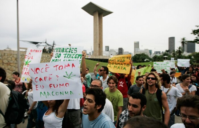 Confira imagens da marcha da maconha no Rio de Janeiro 
