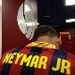 Neymar é recebido no Barcelona por quase 57 mil torcedores
