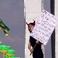 A ONG é a mesma que realizou o protesto na praia de Copacabana, no Rio de Janeiro
