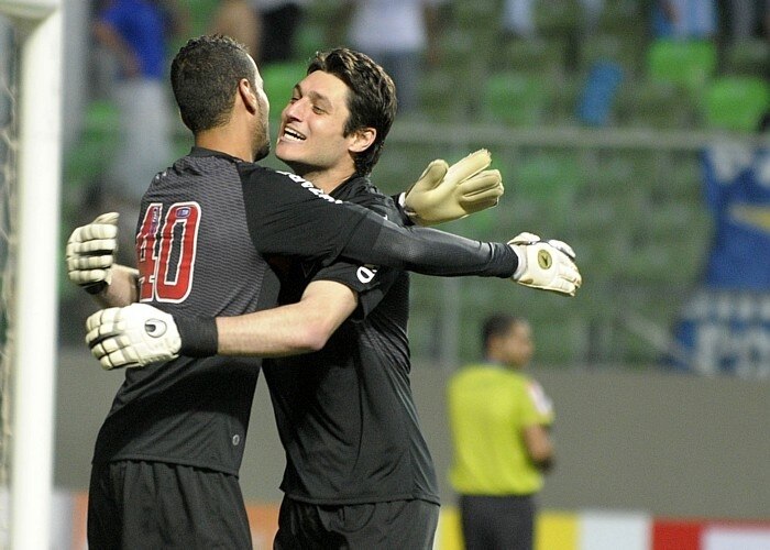 São Paulo vence por 3 a 2 e arranca liderança do Cruzeiro no Brasileirão