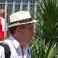 Chapéu Panamá vira mania de brasileiro para se esconder do sol