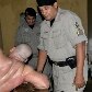 Preso tenta fugir da cadeia e fica entalado em buraco Preso tenta fugir da cadeia e fica entalado em buraco