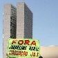Com água e sabão, grupo pede cassação de Jaqueline em Brasília Com água e sabão, grupo pede cassação de Jaqueline em Brasília